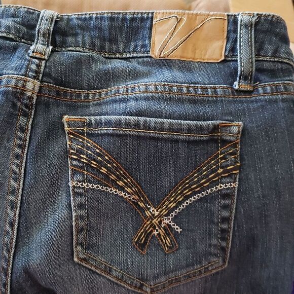 Vanity Distressed Blue Jeans 28" x 31" - Picture 5 of 7